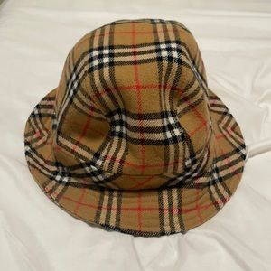 BURBERRY BUCKET HAT